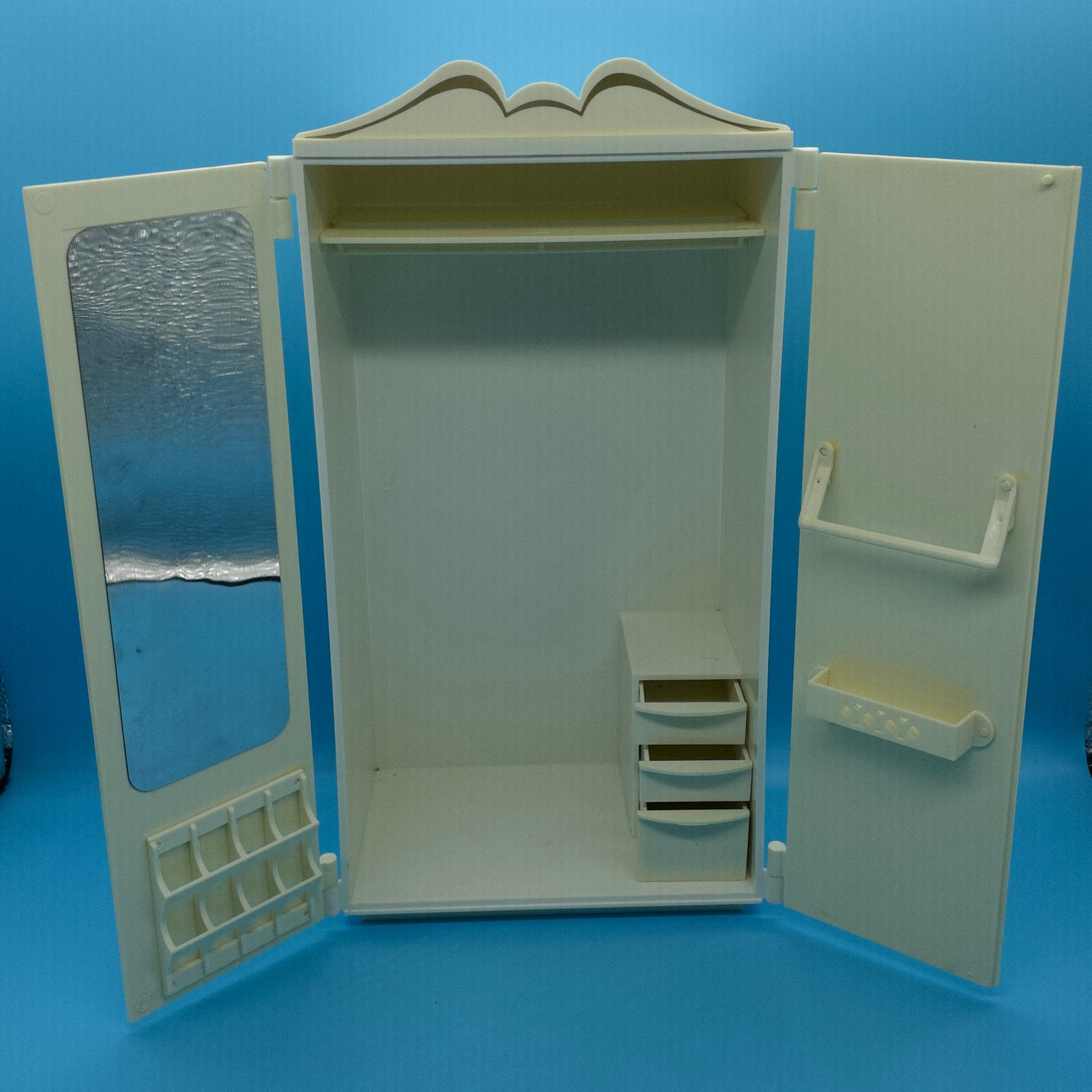 Sindy Doll Bedroom Lot from 1980s - Image 2
